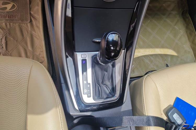Used Hyundai Elantra (5th Generation / Langdong) 2012 1.6L Automatic Prestige Model Gear Lever