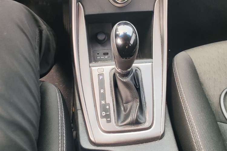 Used Hyundai Elantra (5th Generation / Langdong) 2012 1.6L Automatic Fashion Edition Gear Lever