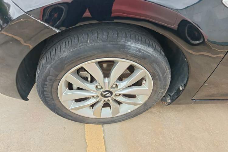 Used Hyundai Elantra (5th Generation / Langdong) 2012 1.6L Manual Fashion Edition Left Front Wheel Hub