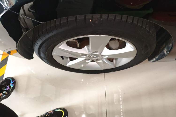 Used Hyundai Elantra (5th Generation / Langdong) 2012 1.6L Automatic Fashion Edition Left Front Wheel Hub