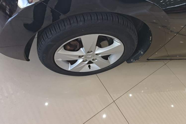 Used Hyundai Elantra (5th Generation / Langdong) 2012 1.6L Manual Leading Model Left Front Wheel Hub
