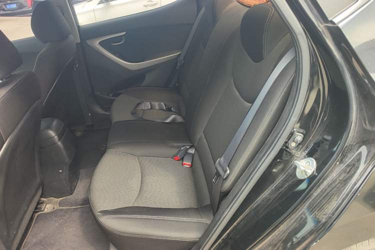 Used Hyundai Elantra (5th Generation / Langdong) 2012 1.6L Automatic Fashion Edition Left Rear Seat