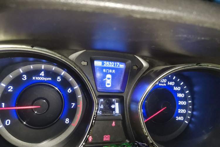 Used Hyundai Elantra (5th Generation / Langdong) 2012 1.8L Manual Luxury Version Odometer Close Up