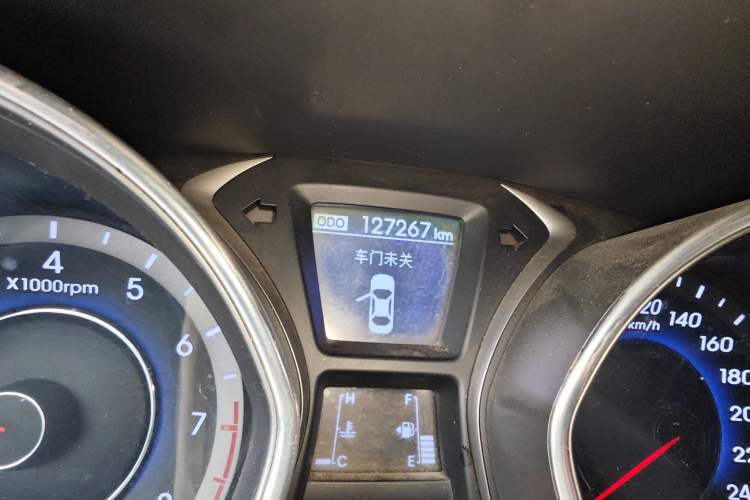 Used Hyundai Elantra (5th Generation / Langdong) 2012 1.6L Manual Leading Model Odometer Close Up
