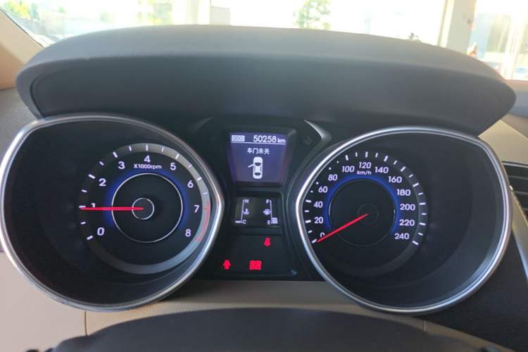 Used Hyundai Elantra (5th Generation / Langdong) 2012 1.6L Manual Leading Model Odometer Close Up