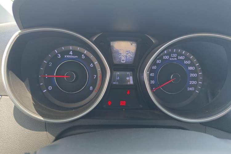 Used Hyundai Elantra (5th Generation / Langdong) 2012 1.6L Manual Leading Model Odometer Close Up