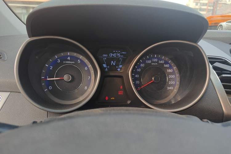 Used Hyundai Elantra (5th Generation / Langdong) 2012 1.6L Automatic Fashion Edition Odometer Close Up