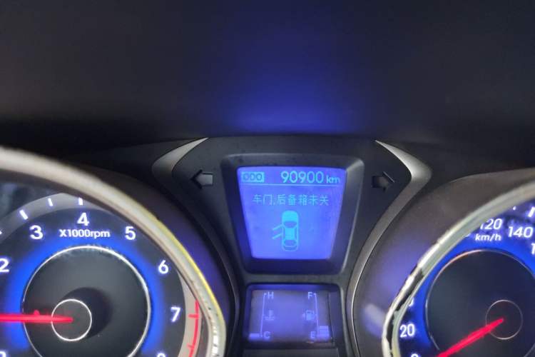 Used Hyundai Elantra (5th Generation / Langdong) 2012 1.6L Manual Leading Model Odometer Close Up