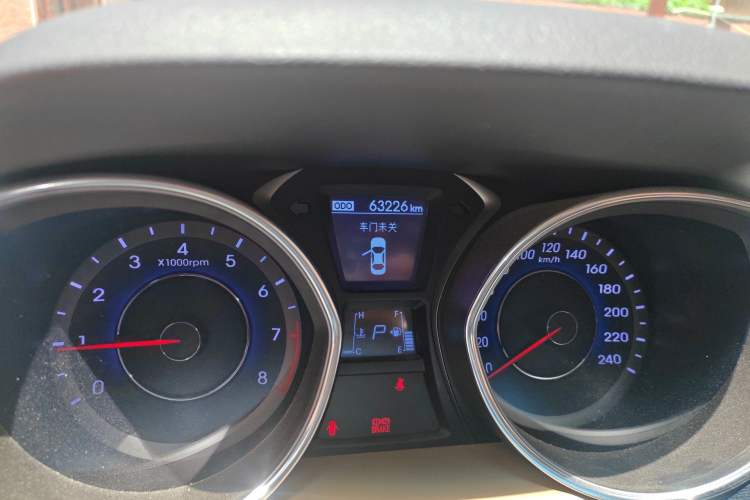 Used Hyundai Elantra (5th Generation / Langdong) 2012 1.6L Automatic Prestige Model Odometer Close Up
