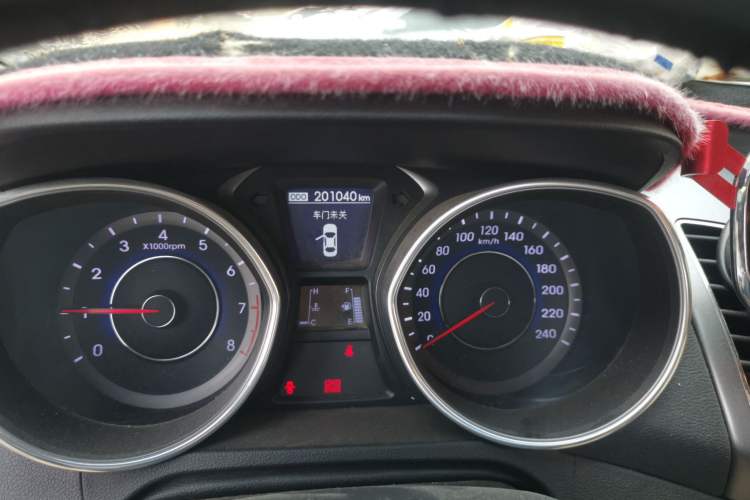 Used Hyundai Elantra (5th Generation / Langdong) 2012 1.6L Manual Leading Model Odometer Close Up