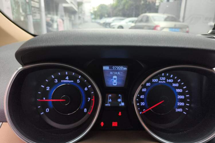 Used Hyundai Elantra (5th Generation / Langdong) 2012 1.6L Manual Leading Model Odometer Close Up
