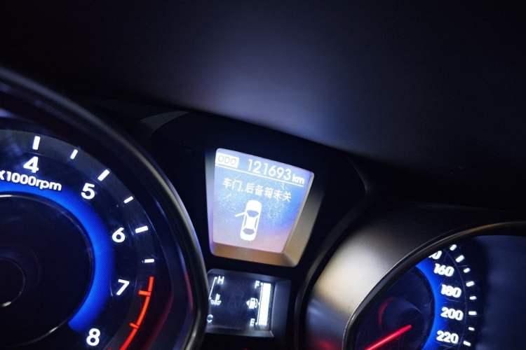 Used Hyundai Elantra (5th Generation / Langdong) 2012 1.6L Manual Leading Model Odometer Close Up