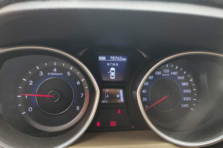 Used Hyundai Elantra (5th Generation / Langdong) 2012 1.6L Manual Leading Model Odometer Close Up