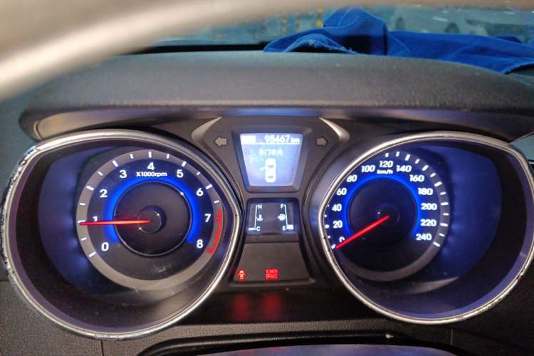 Used Hyundai Elantra (5th Generation / Langdong) 2012 1.6L Manual Leading Model Odometer Close Up