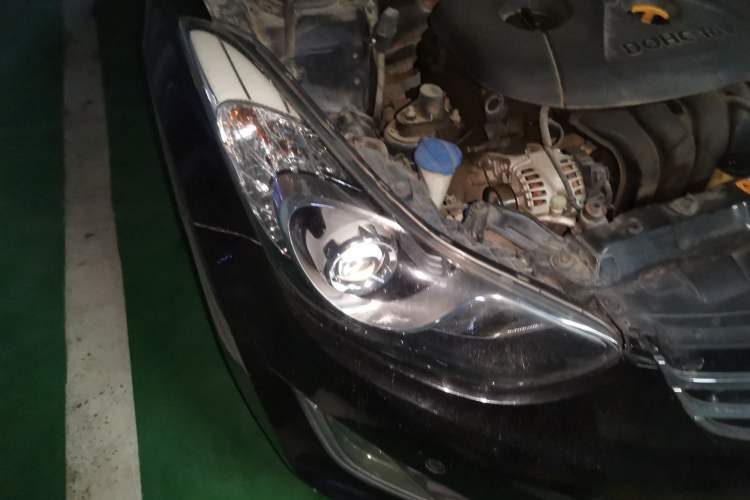 Used Hyundai Elantra (5th Generation / Langdong) 2012 1.8L Manual Luxury Version Right Front Headlight