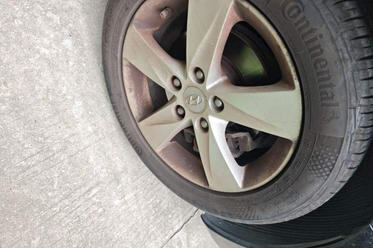 Used Hyundai Elantra (5th Generation / Langdong) 2012 1.6L Automatic Leading Model Right Front Wheel Hub