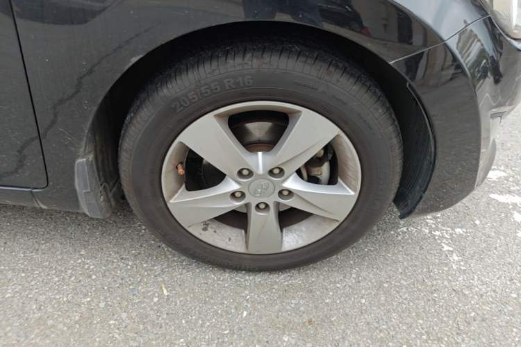 Used Hyundai Elantra (5th Generation / Langdong) 2012 1.6L Manual Leading Model Right Front Wheel Hub