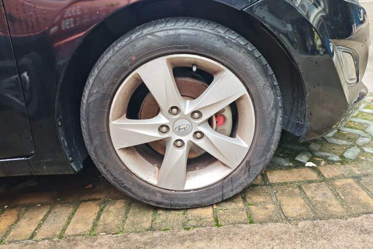 Used Hyundai Elantra (5th Generation / Langdong) 2012 1.6L Automatic Leading Model Right Front Wheel Hub