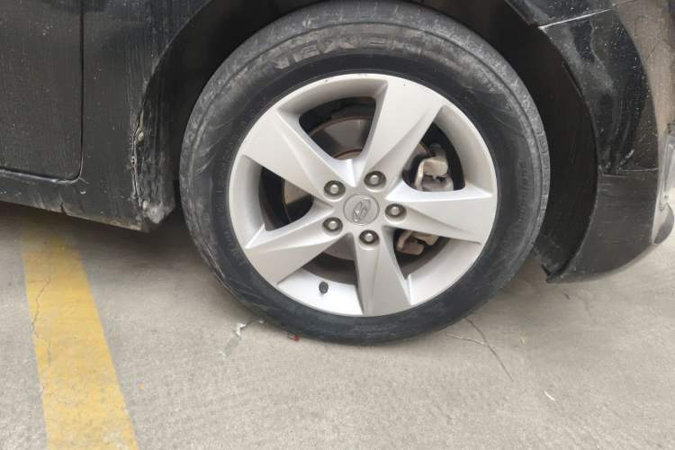 Used Hyundai Elantra (5th Generation / Langdong) 2012 1.6L Manual Leading Model Right Front Wheel Hub