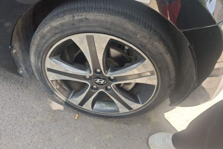 Used Hyundai Elantra (5th Generation / Langdong) 2012 1.8L Automatic Prestige Model Right Front Wheel Hub