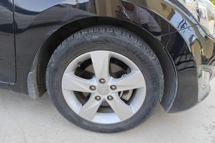 Used Hyundai Elantra (5th Generation / Langdong) 2012 1.6L Manual Leading Model Right Front Wheel Hub