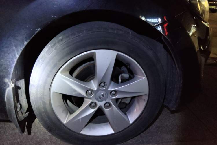 Used Hyundai Elantra (5th Generation / Langdong) 2012 1.6L Automatic Leading Model Right Front Wheel Hub