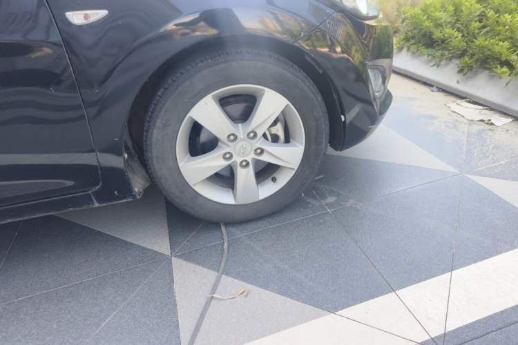 Used Hyundai Elantra (5th Generation / Langdong) 2012 1.6L Automatic Fashion Edition Right Front Wheel Hub