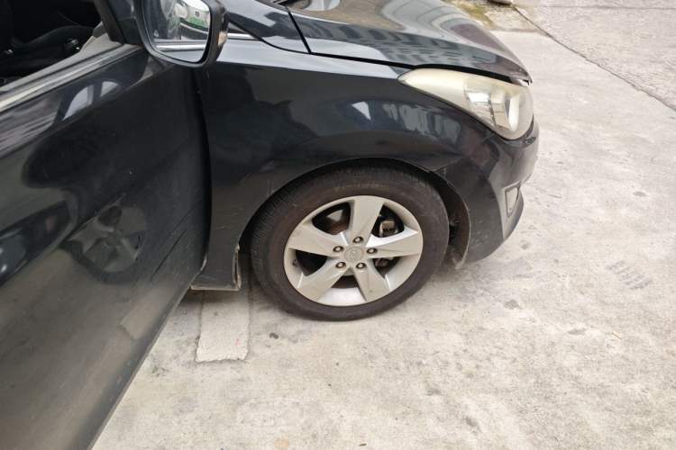 Used Hyundai Elantra (5th Generation / Langdong) 2012 1.6L Automatic Leading Model Right Front Wheel Hub