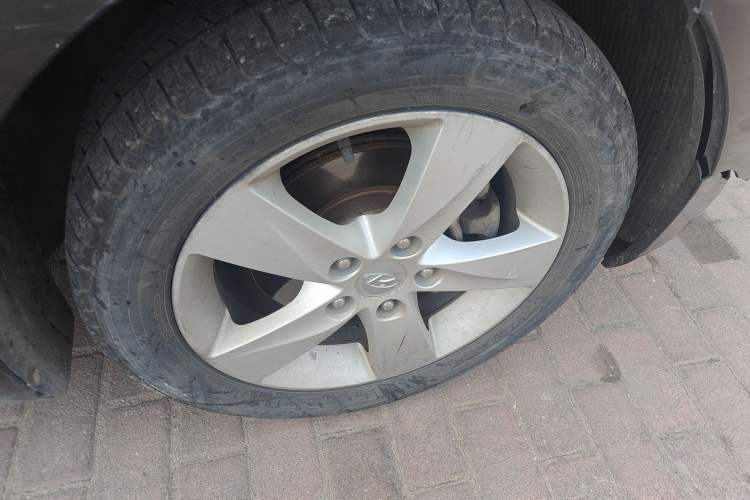 Used Hyundai Elantra (5th Generation / Langdong) 2012 1.6L Automatic Fashion Edition Right Front Wheel Hub