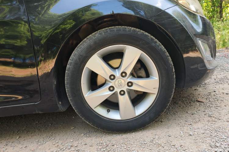 Used Hyundai Elantra (5th Generation / Langdong) 2012 1.6L Manual Leading Model Right Front Wheel Hub