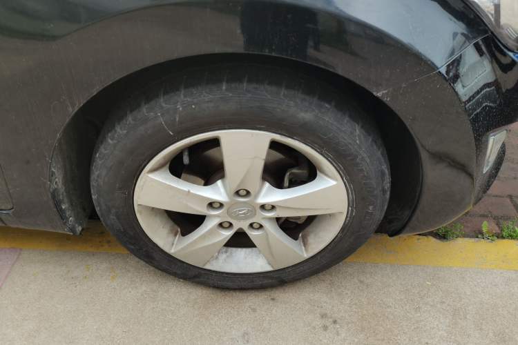 Used Hyundai Elantra (5th Generation / Langdong) 2012 1.6L Manual Leading Model Right Front Wheel Hub