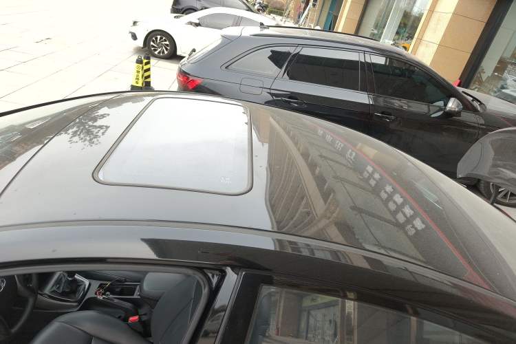 Used Hyundai Elantra (5th Generation / Langdong) 2012 1.6L Manual Leading Model Roof