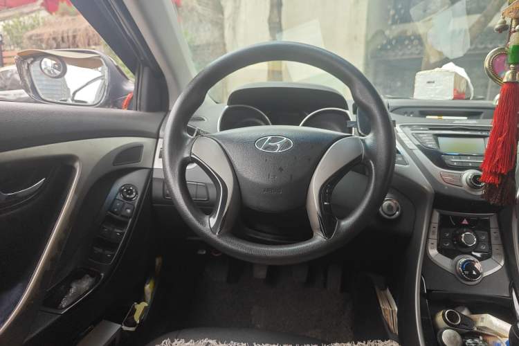 Used Hyundai Elantra (5th Generation / Langdong) 2012 1.6L Manual Leading Model Steering Wheel