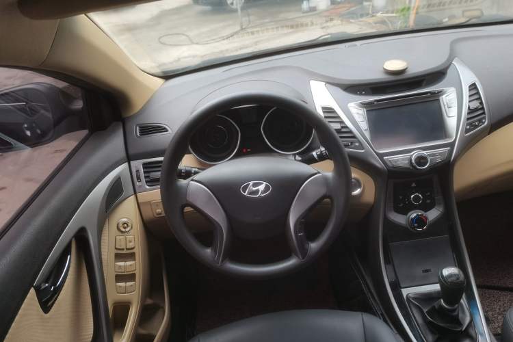 Used Hyundai Elantra (5th Generation / Langdong) 2012 1.6L Manual Leading Model Steering Wheel