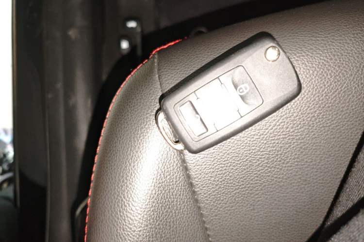Used Hyundai Elantra (5th Generation / Langdong) 2012 1.6L Automatic Fashion Edition Vehicle Key