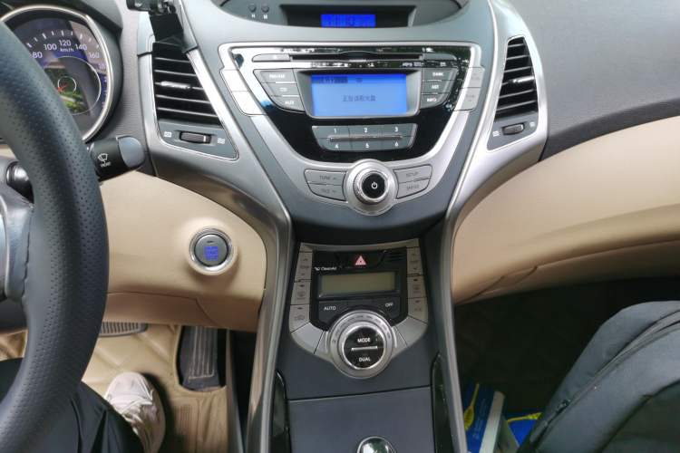 Used Hyundai Elantra (5th Generation / Langdong) 2012 1.6L Automatic Prestige Model Audio And AC Panel