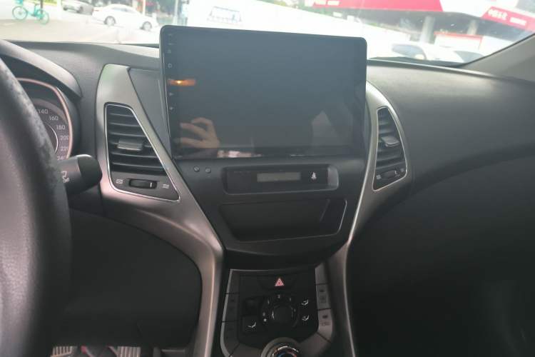 Used Hyundai Elantra (5th Generation / Langdong) 2012 1.6L Automatic Fashion Edition Audio And AC Panel