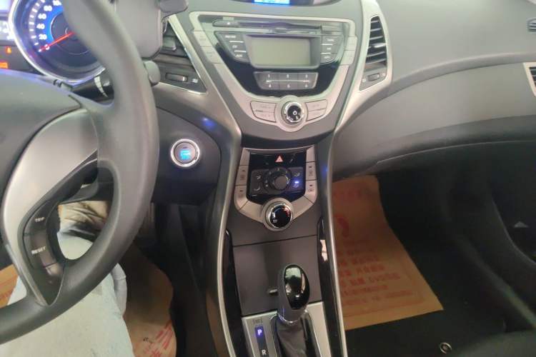 Used Hyundai Elantra (5th Generation / Langdong) 2012 1.6L Automatic Leading Model Audio And AC Panel