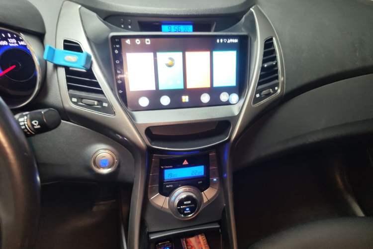 Used Hyundai Elantra (5th Generation / Langdong) 2012 1.6L Automatic Prestige Model Audio And AC Panel