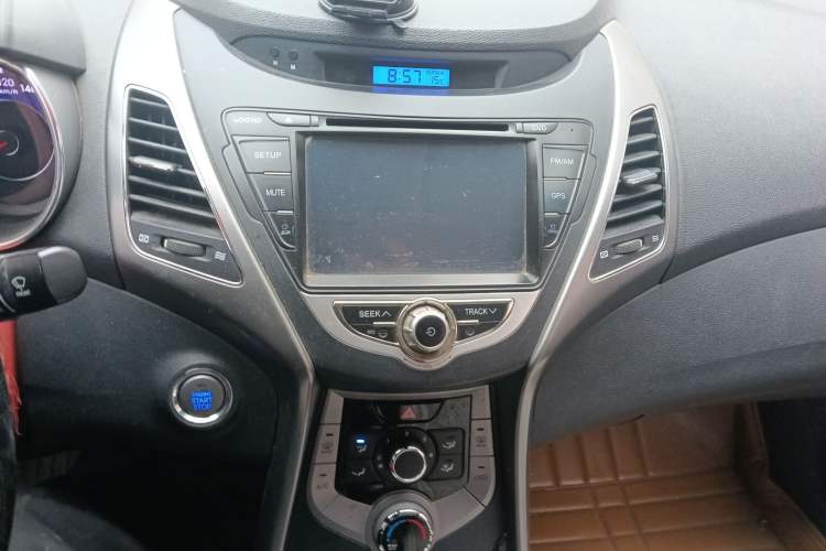 Used Hyundai Elantra (5th Generation / Langdong) 2012 1.6L Manual Leading Model Audio And AC Panel