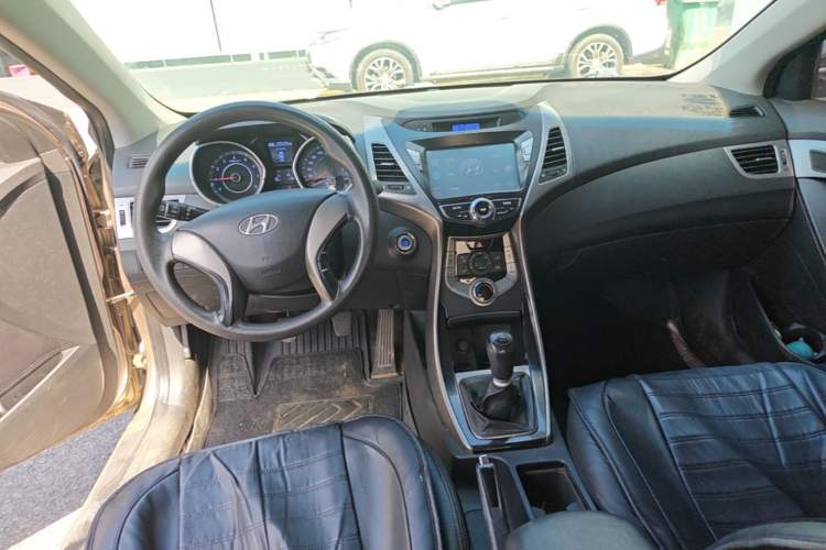 Used Hyundai Elantra (5th Generation / Langdong) 2012 1.6L Manual Leading Model Center Console