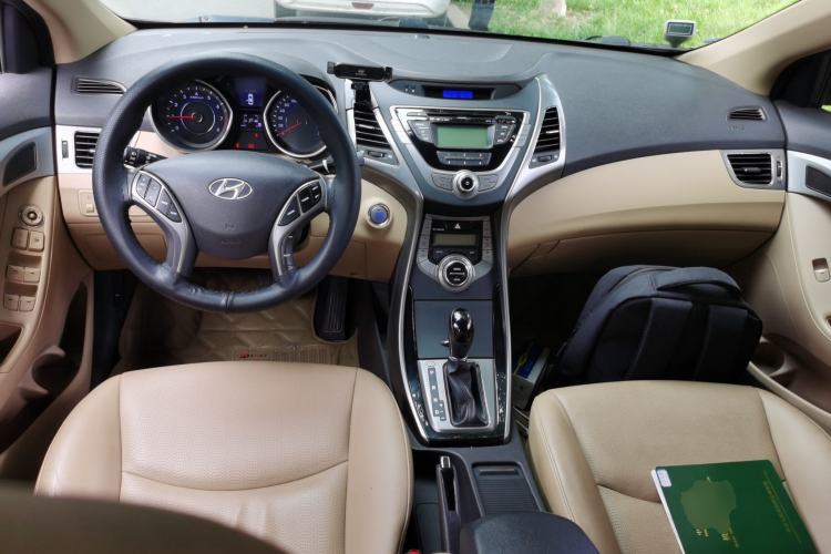 Used Hyundai Elantra (5th Generation / Langdong) 2012 1.6L Automatic Prestige Model Center Console