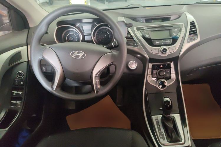 Used Hyundai Elantra (5th Generation / Langdong) 2012 1.6L Automatic Leading Model Center Console