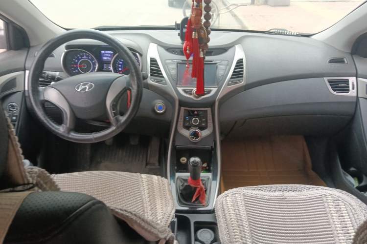 Used Hyundai Elantra (5th Generation / Langdong) 2012 1.6L Manual Leading Model Center Console