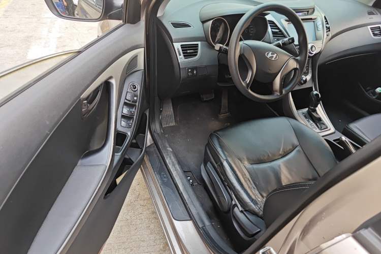 Used Hyundai Elantra (5th Generation / Langdong) 2012 1.6L Automatic Fashion Edition Driver Seat