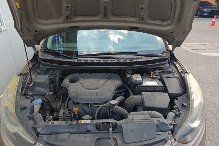 Used Hyundai Elantra (5th Generation / Langdong) 2012 1.6L Manual Leading Model Engine Bay