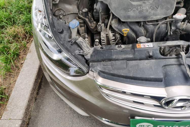 Used Hyundai Elantra (5th Generation / Langdong) 2012 1.6L Automatic Prestige Model Engine Bay Right