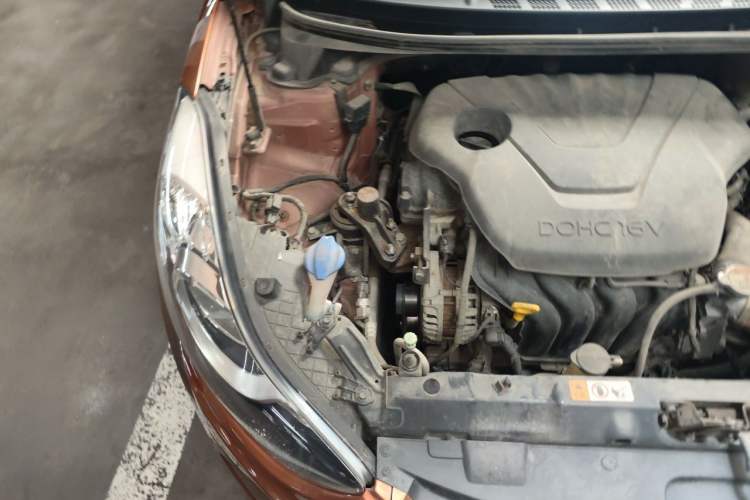 Used Hyundai Elantra (5th Generation / Langdong) 2012 1.6L Automatic Prestige Model Engine Bay Right