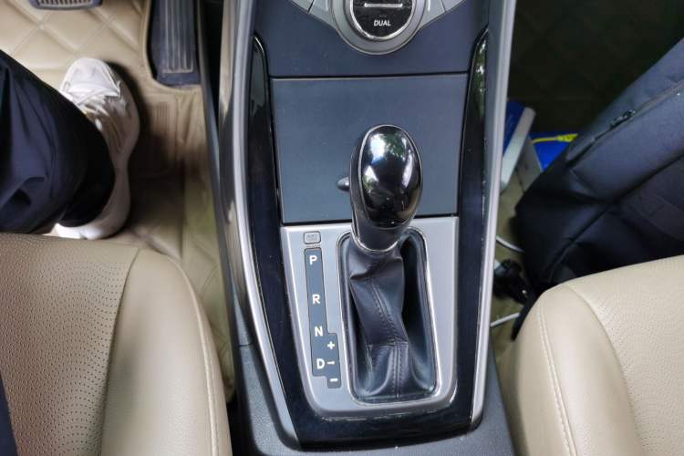 Used Hyundai Elantra (5th Generation / Langdong) 2012 1.6L Automatic Prestige Model Gear Lever