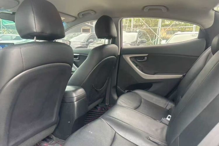 Used Hyundai Elantra (5th Generation / Langdong) 2012 1.6L Automatic Fashion Edition Interior 1